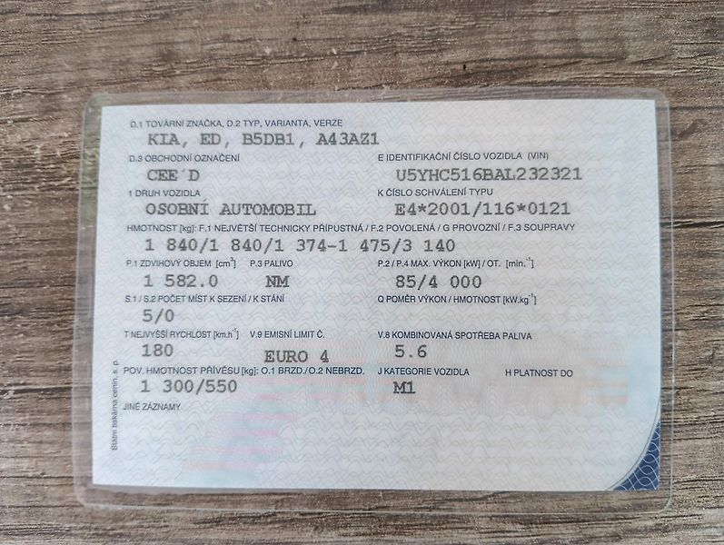 Kia Ceed (2010) 1.6D/85kW, automat, výhřev, AC - fotka 23 z 24