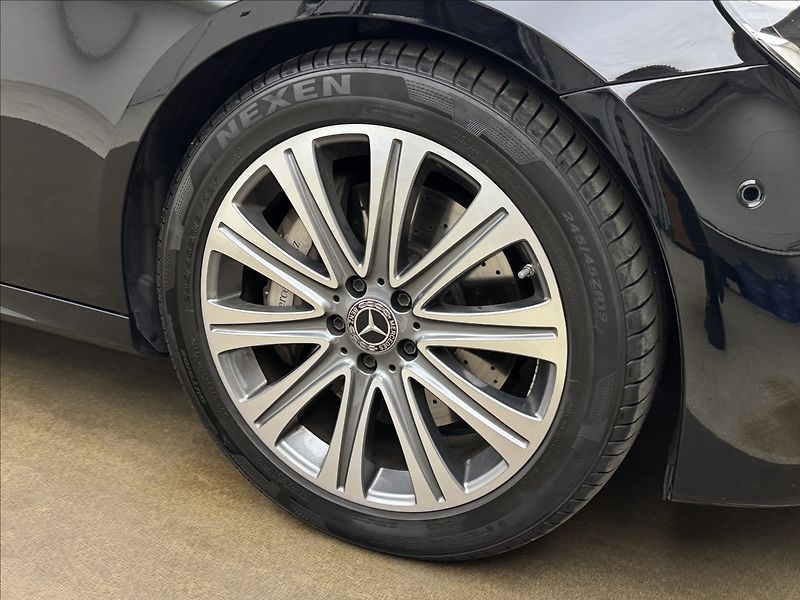 Mercedes-Benz Třídy E 2,9 400d 4MATIC AMG LED 360° - fotka 42 z 44