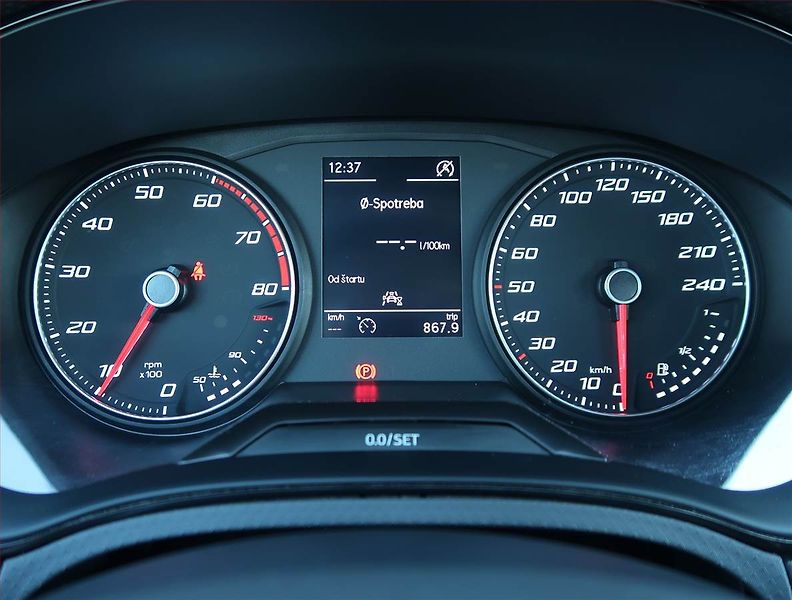 Seat Arona (2021) 1.0 TSI, Tempomat - fotka 11 z 16