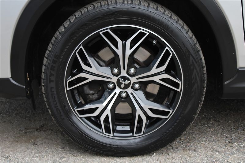 Mitsubishi Eclipse Cross 1,5 T  AUTOMAT,4x4,INSTYLE - fotka 39 z 42