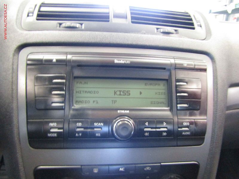 Škoda Octavia (2011) 1.6 TDi, 2.maj,ČR, servis - fotka 13 z 19