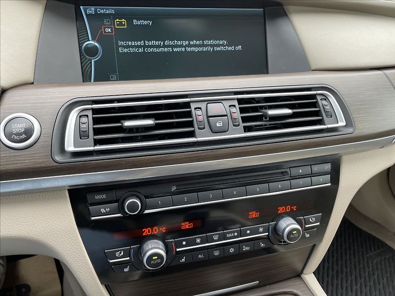 BMW Řada 7 740D XDRIVE ČR. - fotka 12 z 32