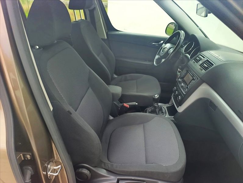 Škoda Yeti 1,6 TDi Navi Klima Tempomat - fotka 27 z 33