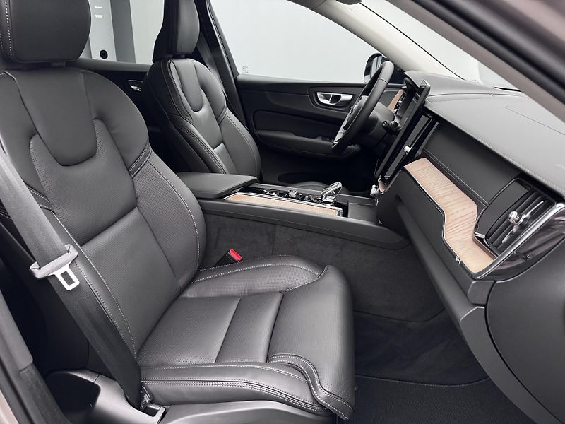 Volvo XC60 (2026) B5 AWD AUT DARK ULTRA - fotka 21 z 22