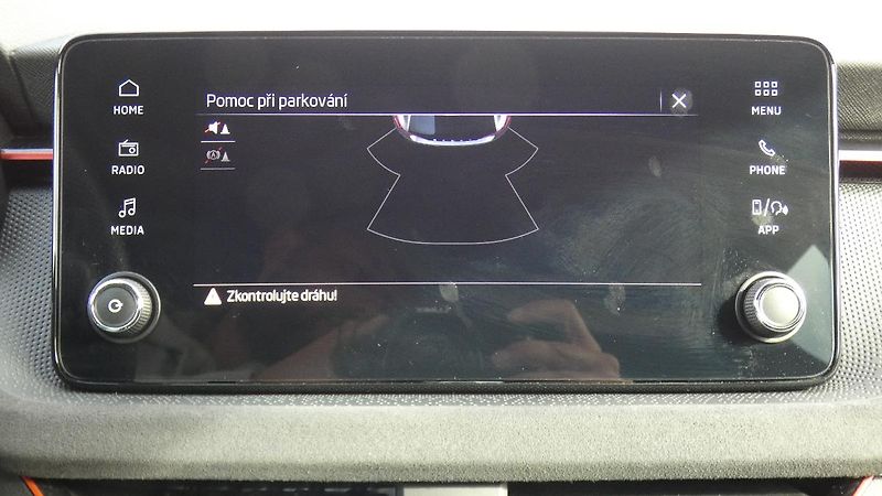 Škoda Scala 1.0 TSI Drive - fotka 17 z 24