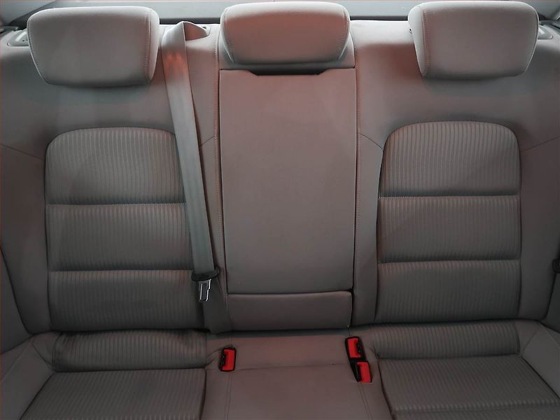 Audi A4 (2013) 2.0 TDI, Bi-Xenony, Tempomat - fotka 10 z 19