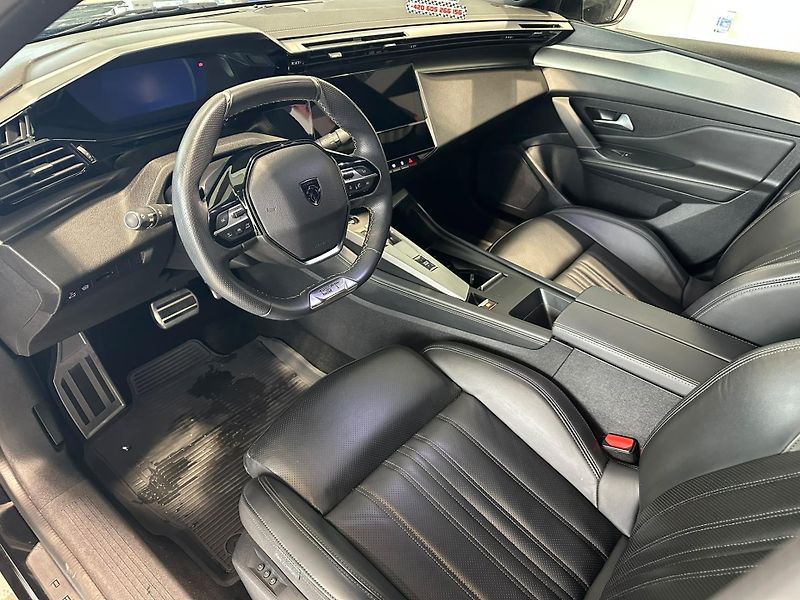Peugeot 408 1,2 96kW GT, 1.majitel - fotka 7 z 24