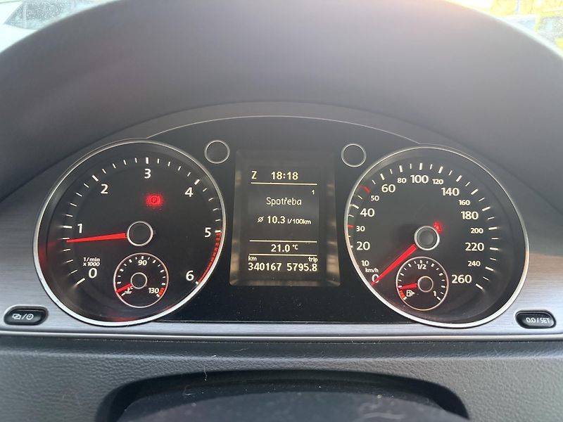 Volkswagen Passat 1.6TDI 77KW - fotka 13 z 36
