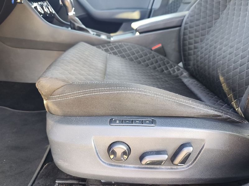 Škoda Superb 2.0 TDI/110kW Style DSG - fotka 31 z 32