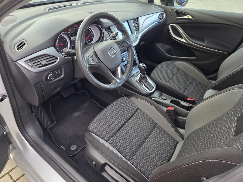 Opel Astra 1,4 Turbo 107kW Edition 1.maj - fotka 9 z 23