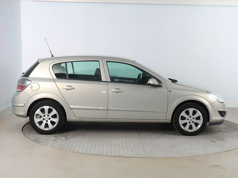 Opel Astra (2008) 1.6 16V, Serv.kniha - fotka 6 z 17