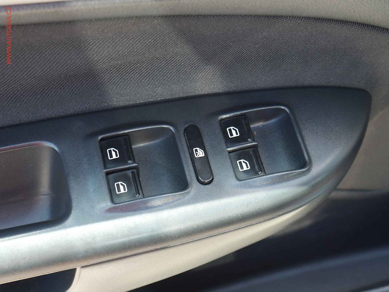 Škoda Octavia (2012) 1.6TDi, ČR, Ambition - fotka 11 z 16