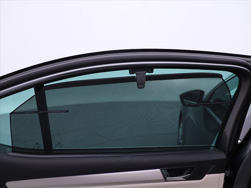 Škoda Superb 2,0 TDI 147kW DSG 4x4 L&K DPH - fotka 29 z 36