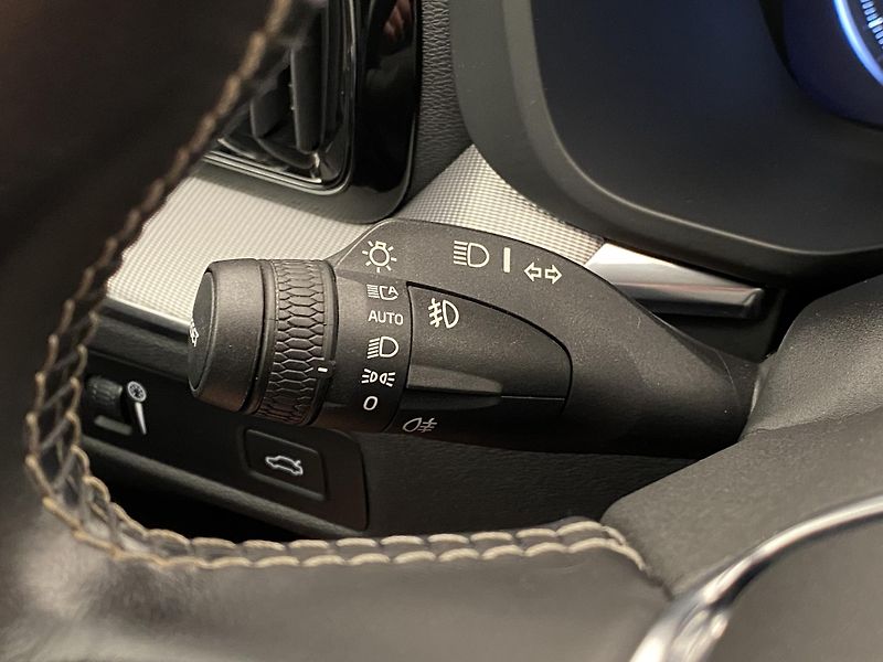Volvo XC60 B5 AWD R-DESIGN AUT CZ - fotka 22 z 55