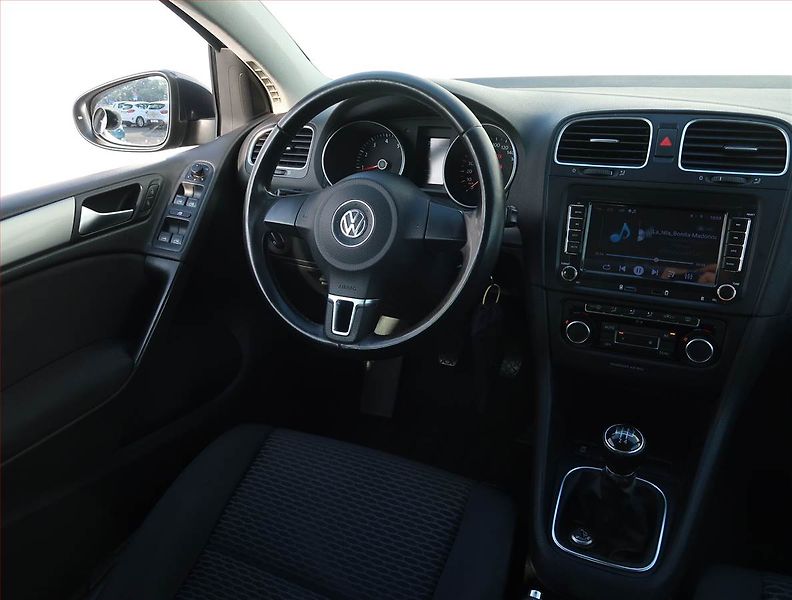 Volkswagen Golf (2011) 1.2 TSI, Tempomat - fotka 7 z 17