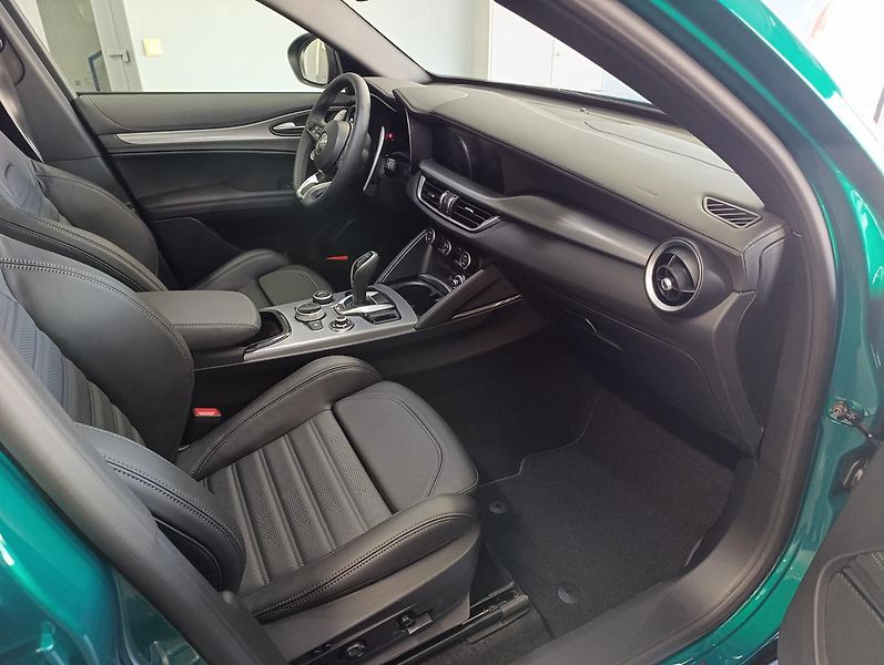 Alfa Romeo Stelvio (2025) Veloce 2,0 Turbo 280k AWD - fotka 6 z 14