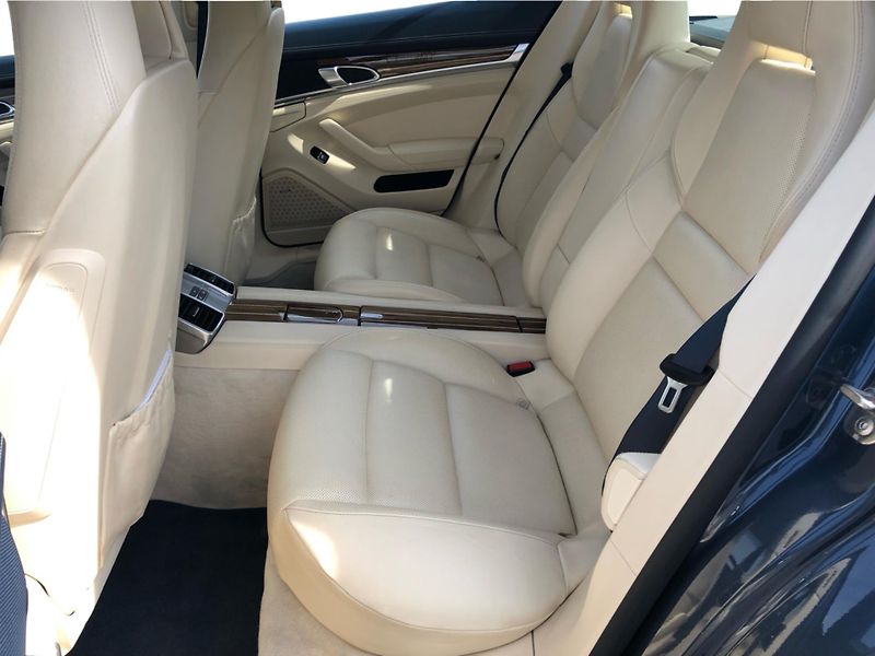 Porsche Panamera 4S - fotka 12 z 30