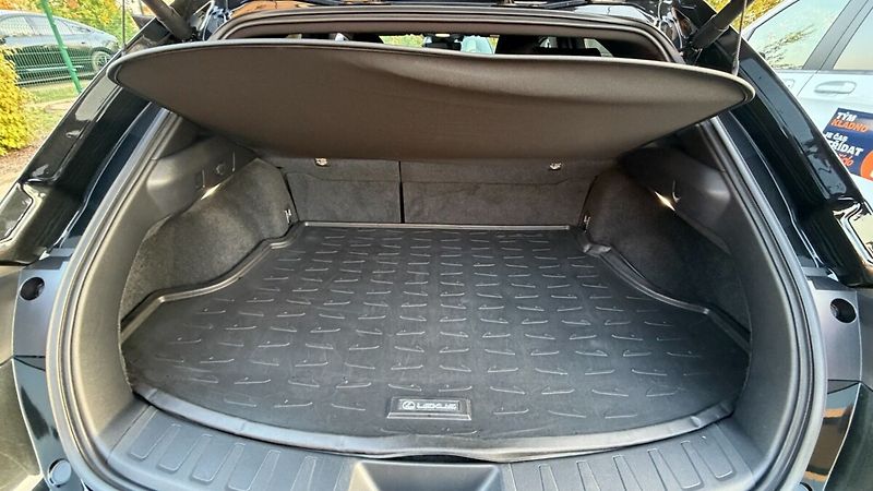 Lexus UX 250h 300H 2,0 HEV F SPORT DESIGN - fotka 23 z 25