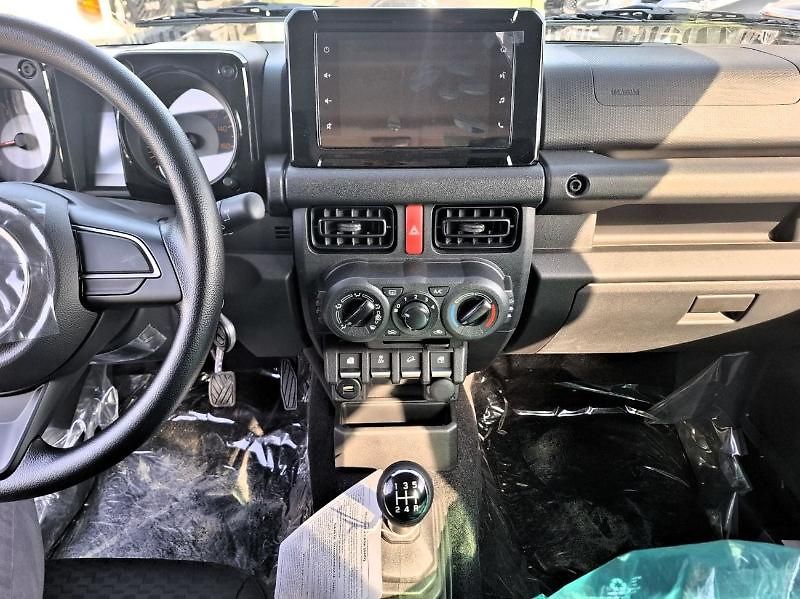 Suzuki Jimny (2026) Nový Suzuki Jimny 2026 - fotka 12 z 14