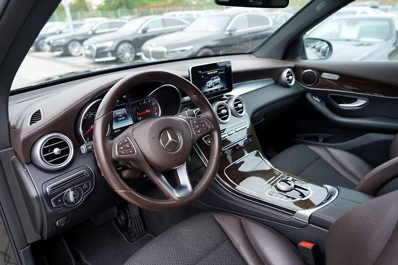 Mercedes-Benz GLC 250i 4Matic/kůže/Led/9AT/ČR - fotka 25 z 43