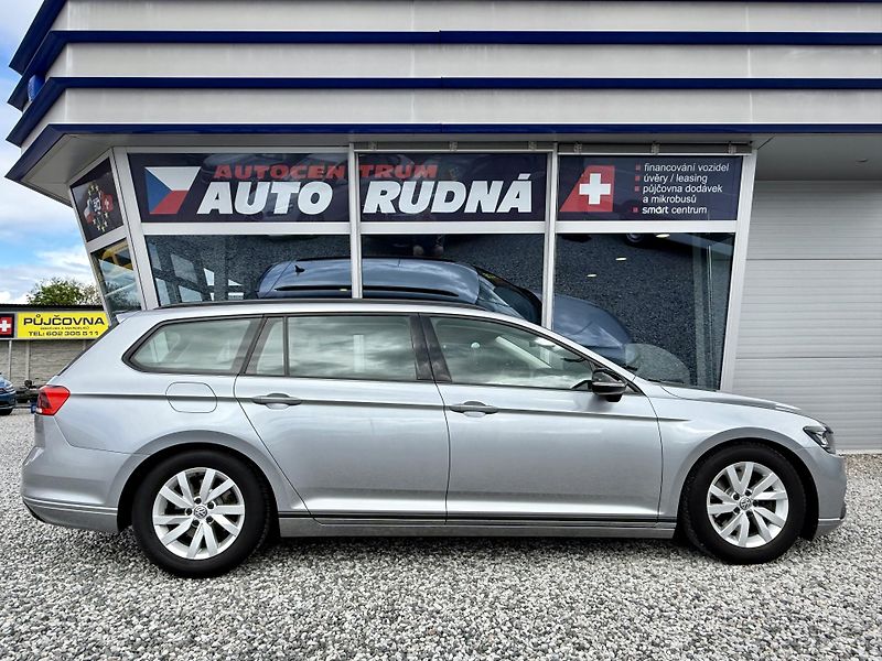Volkswagen Passat 2,0TDI R-Line Design Navi - fotka 8 z 43