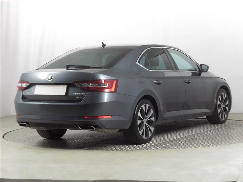Škoda Superb (2016) 2.0 TSI, 4X4, Automat, Navi - fotka 5 z 28