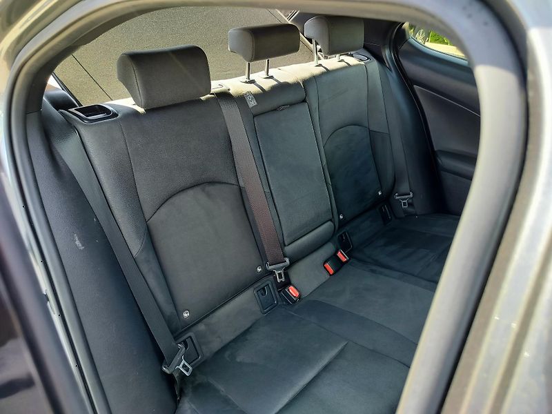 Lexus UX 250h BUSINESS edition,alcantara - fotka 19 z 24