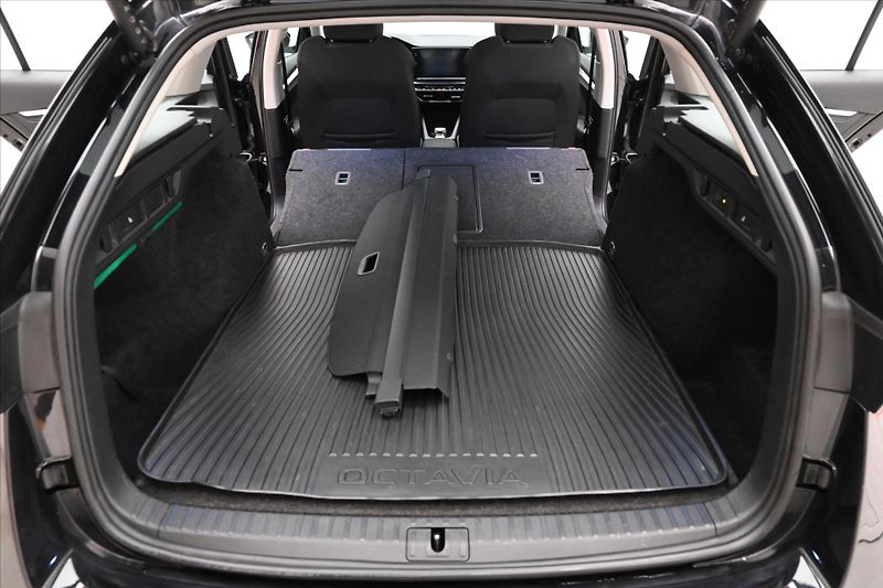 Škoda Octavia 2,0 TDI 110 kW DSG MATRIX LED - fotka 11 z 33