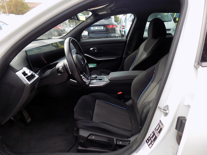 BMW Řada 3 330I 180 KW M SPORT XDRIVE - fotka 18 z 39