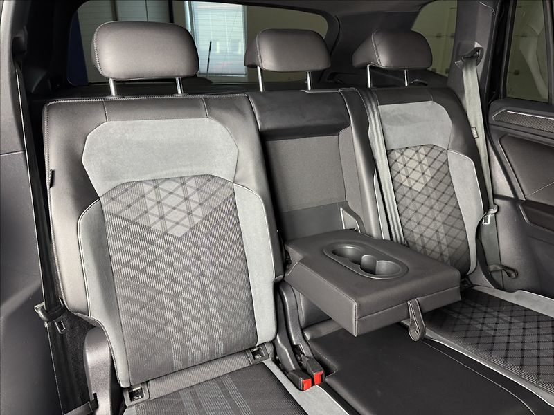 Volkswagen Tiguan Allspace 2,0 TDi  DSG 4x4 R-Line Kessy - fotka 15 z 46