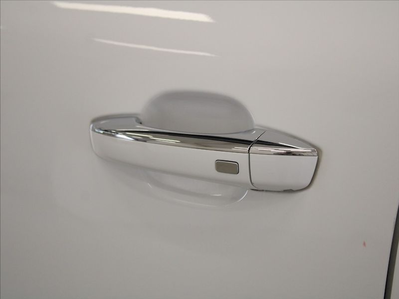 MG EHS 1,5 PHEV 190kW Exclusive PANO - fotka 27 z 28