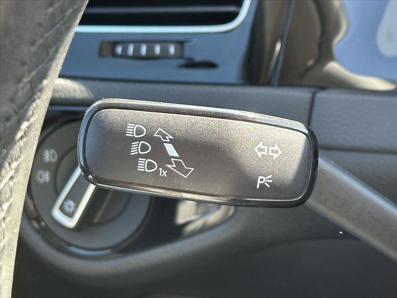 Volkswagen Golf 1,4 TSI 90kW DSG Highline Xeno - fotka 19 z 35