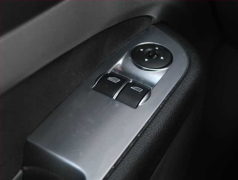 Ford Focus (2010) 1.6 16V, po STK, CZ doklady - fotka 14 z 16