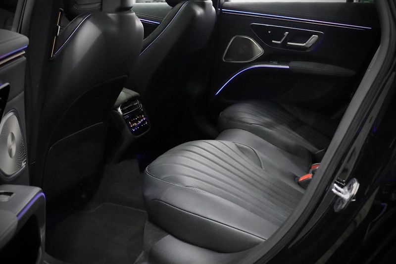 Mercedes-Benz EQS 450 4Matic AMG Line - fotka 17 z 36