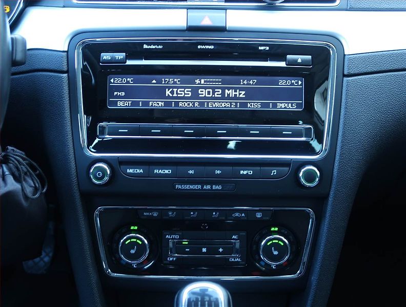 Škoda Superb (2011) 1.4 TSI, Serv.kniha, Xenony - fotka 12 z 16