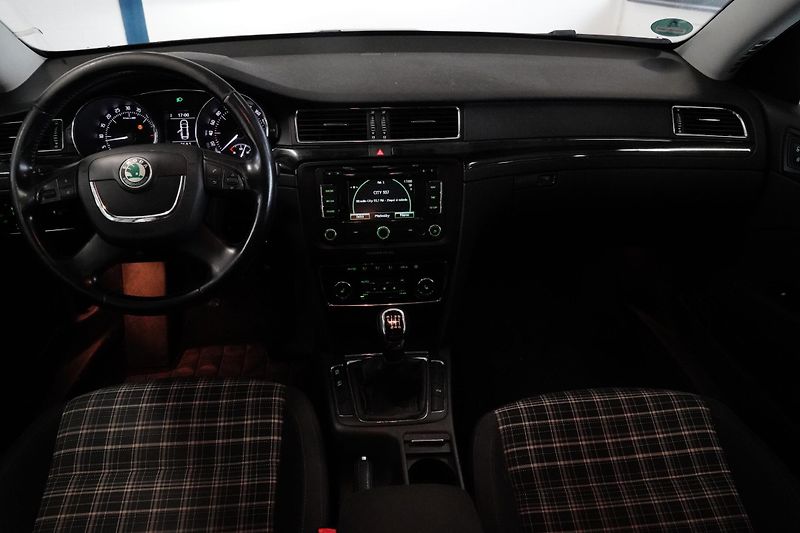 Škoda Superb - fotka 6 z 6