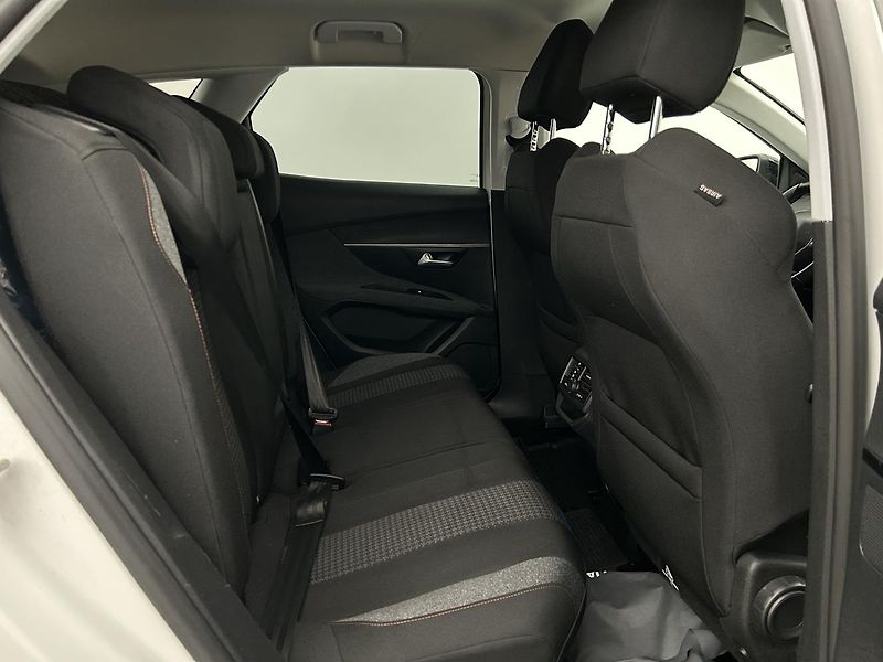 Peugeot 3008 1.2 T ACTIVE - fotka 15 z 26