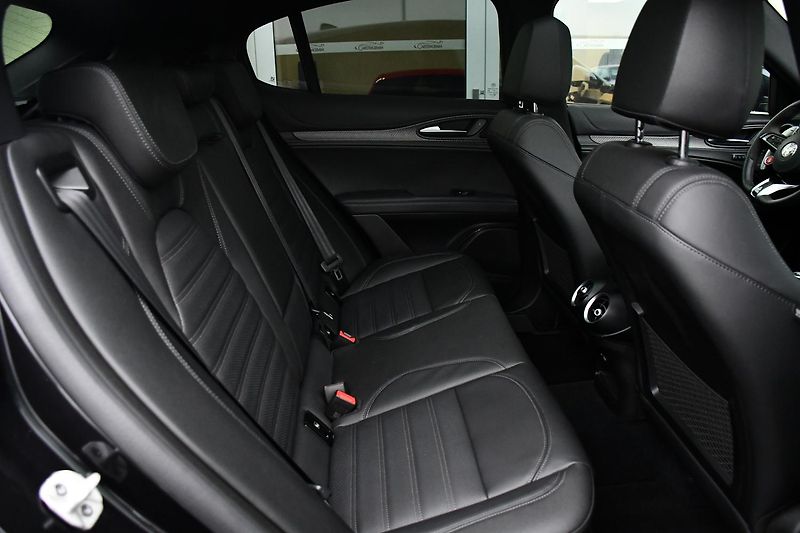 Alfa Romeo Stelvio 2.9V6 Bi-T.382 kW QUADRIFOGLIO - fotka 21 z 46