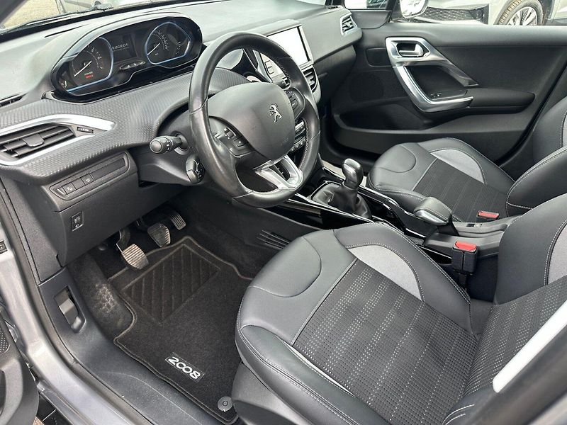 Peugeot 2008 (2016) 1.2T 81kw Allure - fotka 9 z 23