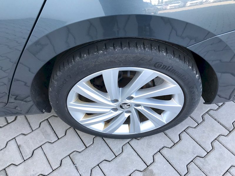 Škoda Octavia (2021) COM M-HEV STY TS 110/1.5 A7F - fotka 19 z 31