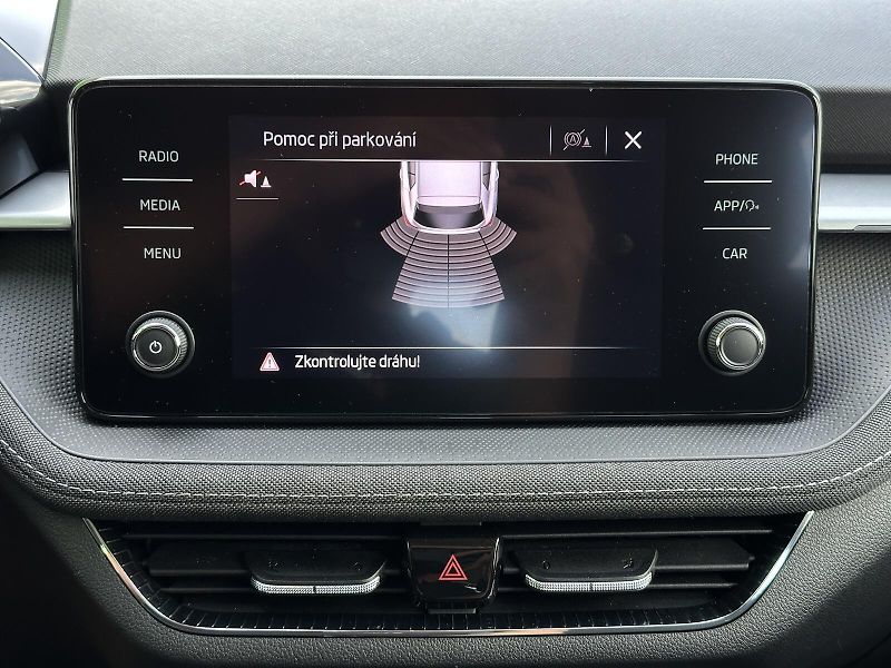 Škoda Fabia 1.0MPi Style 80PS KLIMA Smartl - fotka 28 z 36