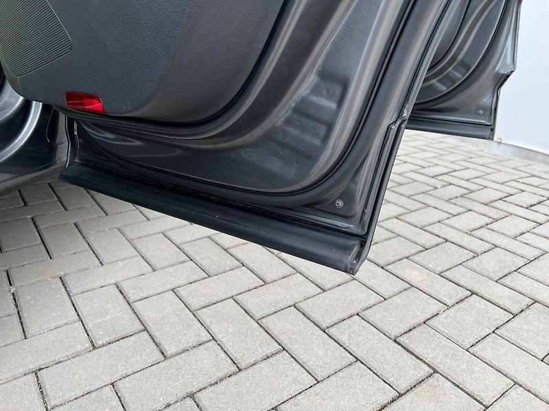 Volkswagen Tiguan (2013) 2.0TDi 103kW Sport & Style - fotka 37 z 43
