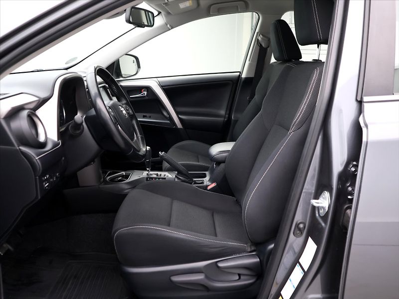Toyota RAV4 2,5 HEV 114kW Executive 4WD - fotka 12 z 41