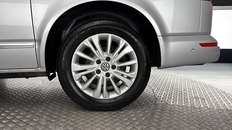 Volkswagen Multivan 2.0 TDI DSG 4motion Highline - fotka 19 z 28