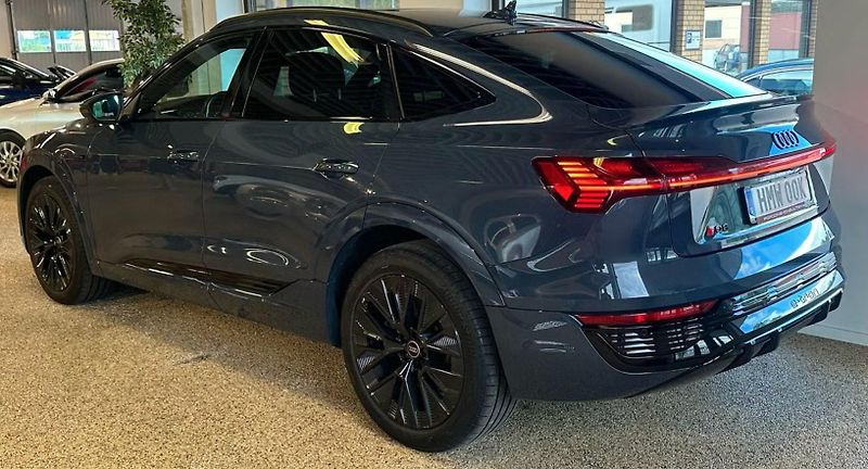 Audi Q8 e-tron 55 Sportback Q 360 Matrix Pano - fotka 8 z 12
