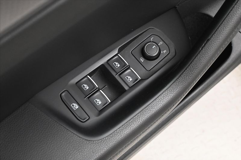 Volkswagen Passat 2,0 TDI 140kW DSG Alltrack 4Mo - fotka 25 z 32