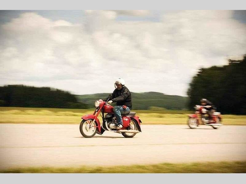 Závody Socialistik Dragster.