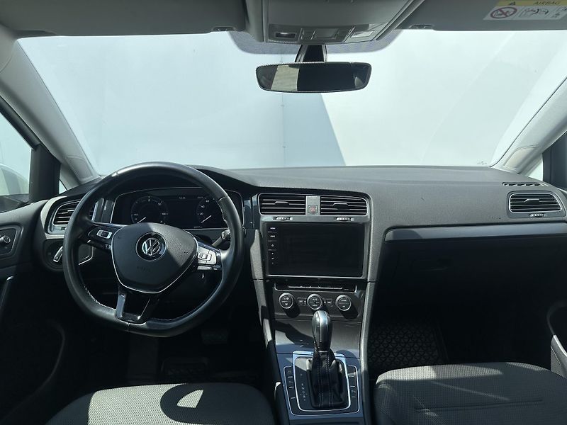 Volkswagen e-Golf (2020) 100kW, rezervace - fotka 22 z 30