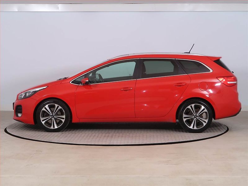 Kia Ceed (2016) GT Line 1.0 T-GDI, ČR,1.maj - fotka 3 z 22