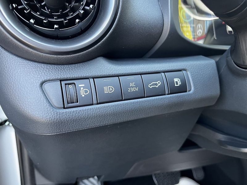 Toyota C-HR 2.0 Plug-in Hybrid Executive - fotka 30 z 34